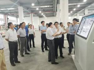 全国人大财经委副主任尹中卿一行 来埃斯顿自动化考察调研