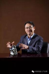 新松机器人曲道奎：一手利剑，一手药箱 