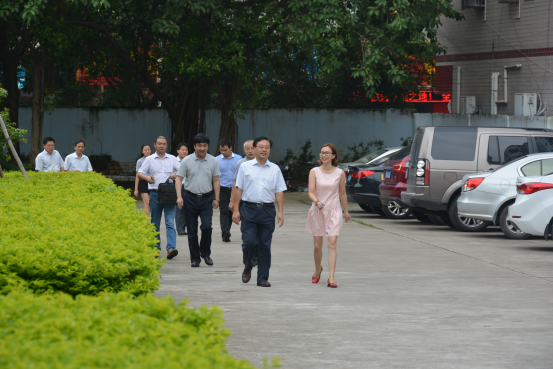 芜湖市副市长曹哨兵等领导一行莅临拓野机器人参观考察