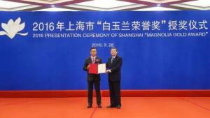 ABB中国总裁顾纯元荣获“白玉兰荣誉奖”
