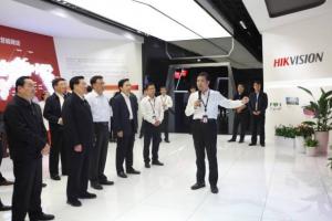 树立和践行发展新理念 | 青海省党政代表团走进海康威视