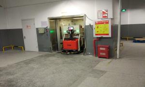 艾吉威无反射板激光自主导航叉车AGV已在国内外知名企业整厂大量应用