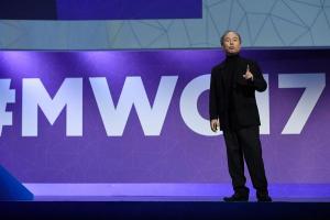 孙正义：30年内超智能机器人数量将超人类，鞋子会比人聪明