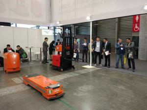 艾吉威：单向运行AGV不同款型的用途