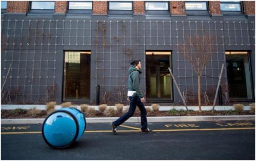 带着机器人去逛街 能装行李不走丢