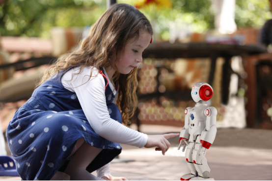 未来伙伴CEO：教育与技术的并重才能让教育机器人企业走得更远