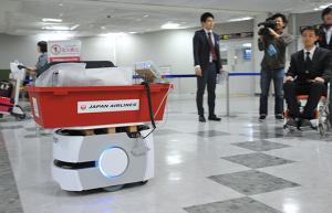 日本航空在福冈机场做机器人搬运试验 对应机场新需求提供舒适服务