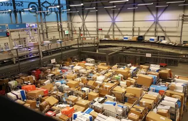 AGV小车机器人 提升仓储物流运营效率的好帮手