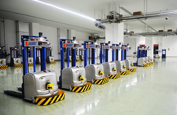 AGV机器人让物流行业科技感十足