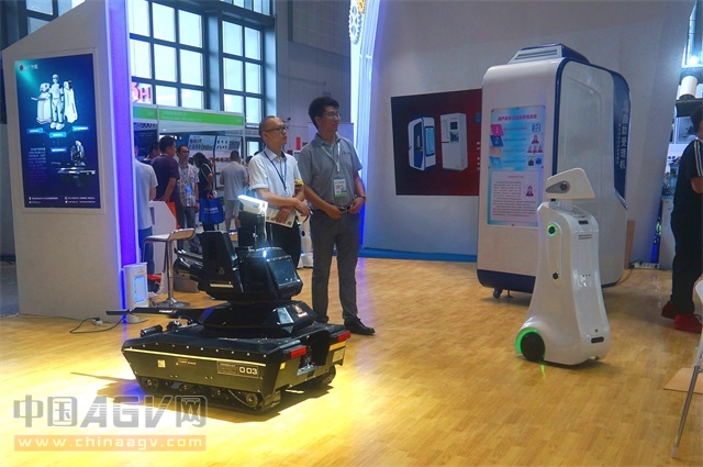 AGV加速中国2025工业技术升级，打开智能制造新窗口——盘点2107上海机器人展上的AGV制造企业