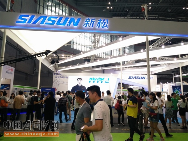 新松因需而变，推出复合型机器人展会吸睛