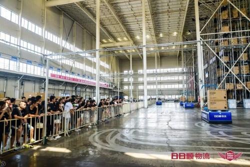 高校创客深入体验日日顺智慧物流仓储基地