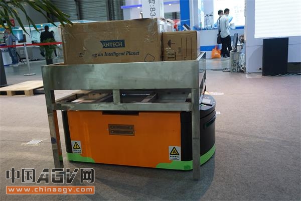 伺服电机全面解决AGV运动方案 助力行业发展