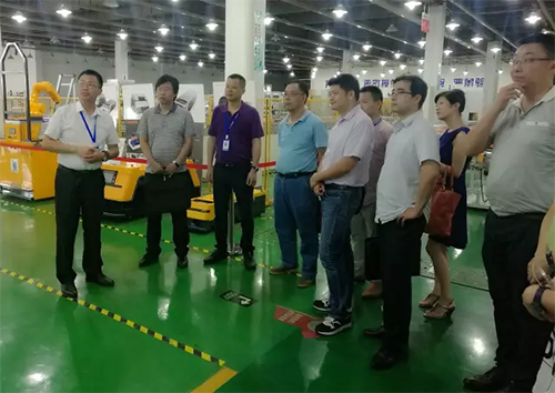 中国工程院智能制造专题调研组莅临厚达智能考察调研