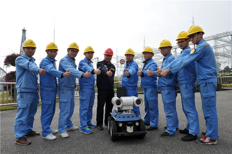 无轨智能巡检机器人——“大眼萌”