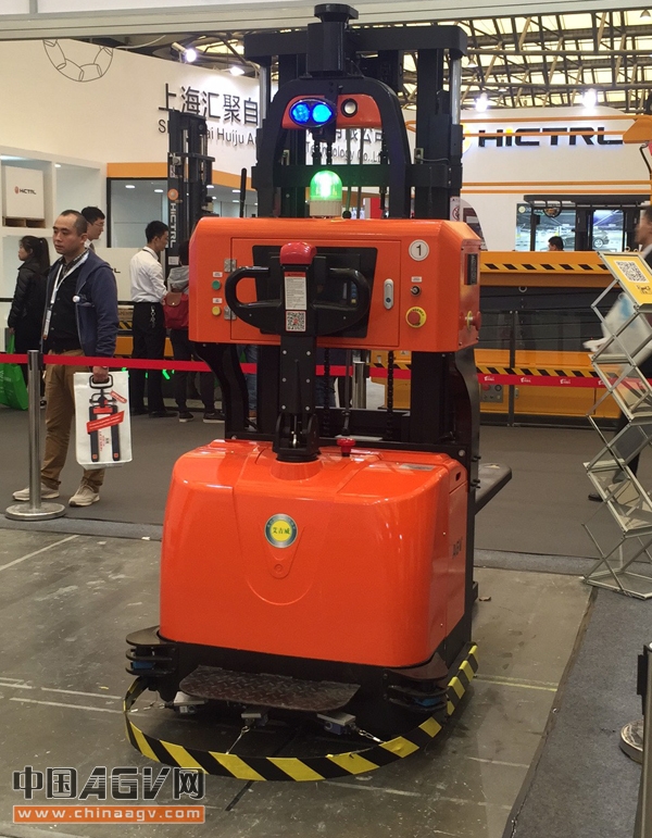 因为艾吉威  才使得AGV真正成为移动机器人的范畴