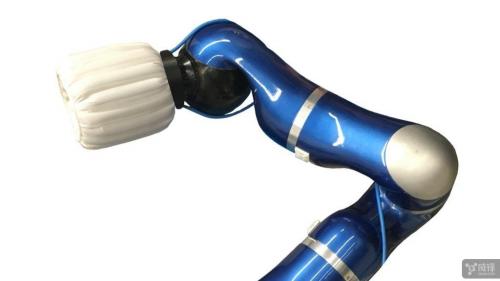 如何避免机器人伤人？有人想到了安全气囊