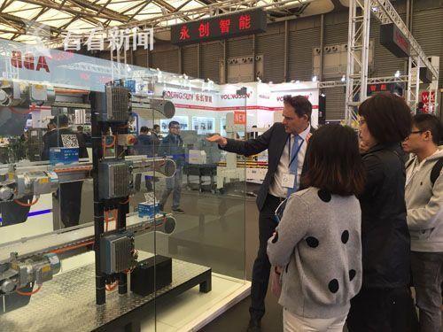 物流机器人助阵双11 2017亚洲物流展在沪举行