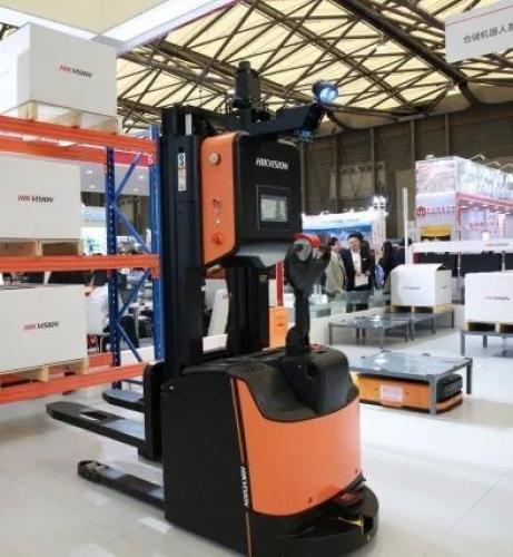 海康威视新一代搬运机器人亮相：自主激光SLAM导航