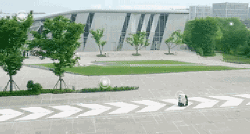 今年双11，快递机器人来袭，你收包裹的姿势准备好了吗？