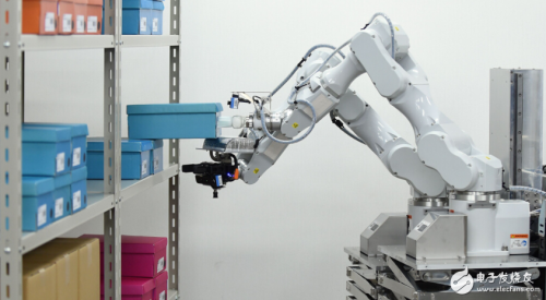 机器人竞技大比拼，移动AGV市场成为巨头必争之地