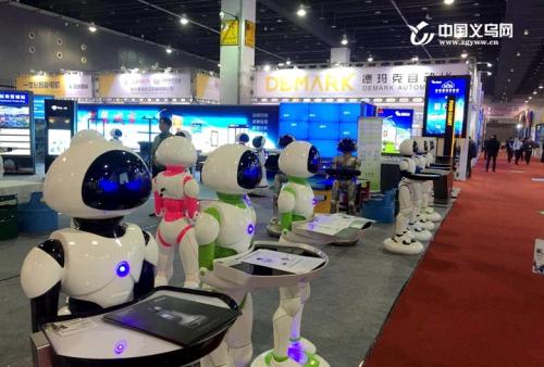 “赛赛”带你逛展会 义乌智能导游服务机器人亮相智博会