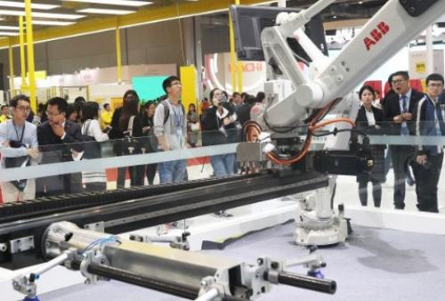 法媒：中国欲凭机器人成工业强国 今年产量或12万