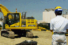 日本真的很缺驾驶员！用无人飞机控制无人挖机开工