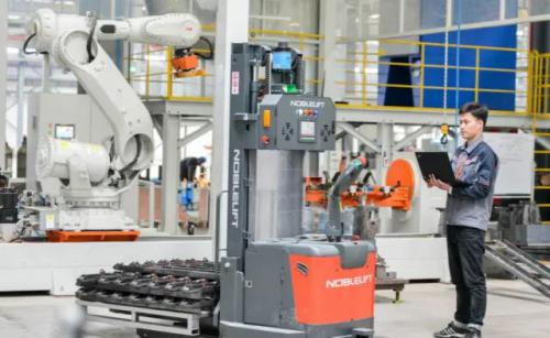 上班第一天没精神？机器人让你“兴奋”起来！