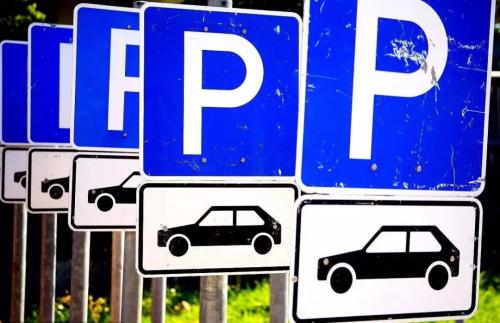 松灵机器人自主研发的智能停车机器人，简直是厉害！