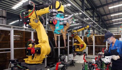 美媒称中国引领世界制造业自动化：对机器人需求高速增长
