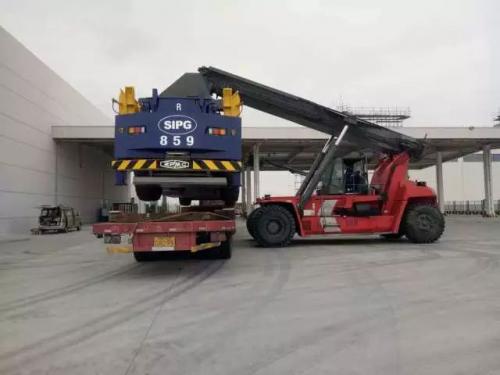 上海振华5台AGV发运至洋山四期全自动化码头