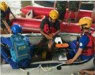 人工搜救两日无效，水下机器人3分钟搜索打捞上岸