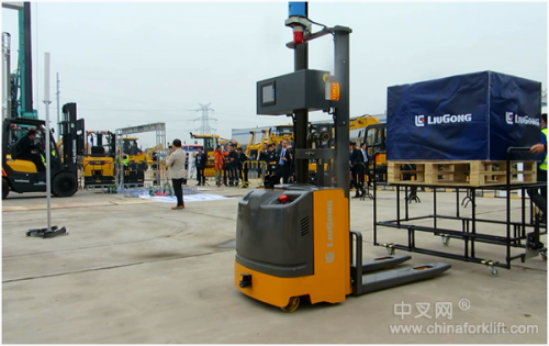 柳工智能AGV叉车助力“中国智造”