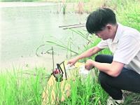 无人船湖里采水样 武汉民间河湖管护添“神器”