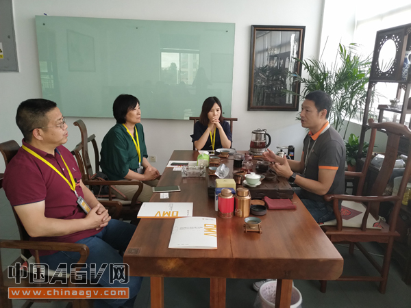 上海汇聚：麦克纳姆轮车空间回转魔术师