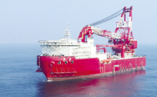 我国最大深水打捞起重船“德合”轮交付