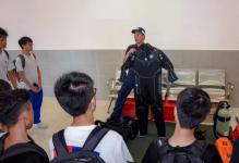 学习水下机器人操作，从娃娃抓起！