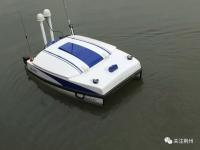 高科技时代来了，护城河上无人艇自动测水质