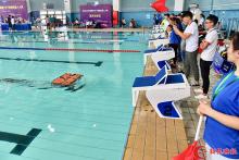 新民特写｜无人船湖面竞速 机器人水下比武