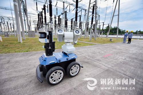 首个智能巡检机器人高温“上岗”
