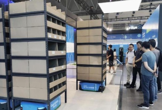 快仓亮相首届智博会，助力打造智能“无人仓”