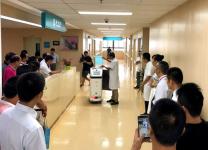 助力中国智慧医院建设：赛特智能配送机器人亮相