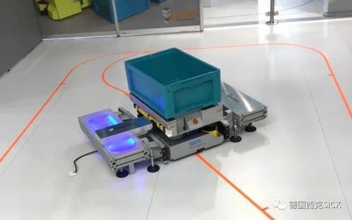 荧光导航 | AGV路线导航新方案