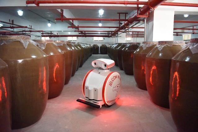 京东茅台深度合作：巡检机器人进驻茅台酒库车间