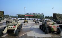 快来围观！一大波无人车正在赛道上飞奔