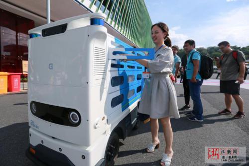 菜鸟新零售物流无人车亮相云栖大会 自动驾驶加快商用落地