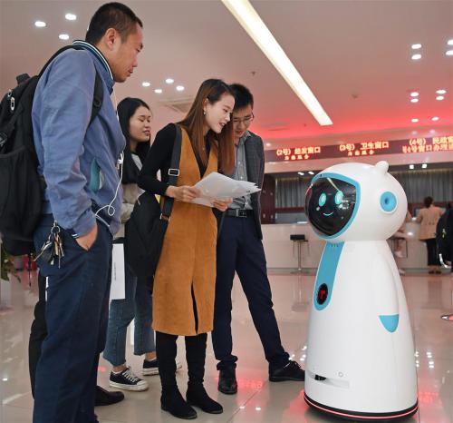 “政务服务智能机器人”亮相南昌