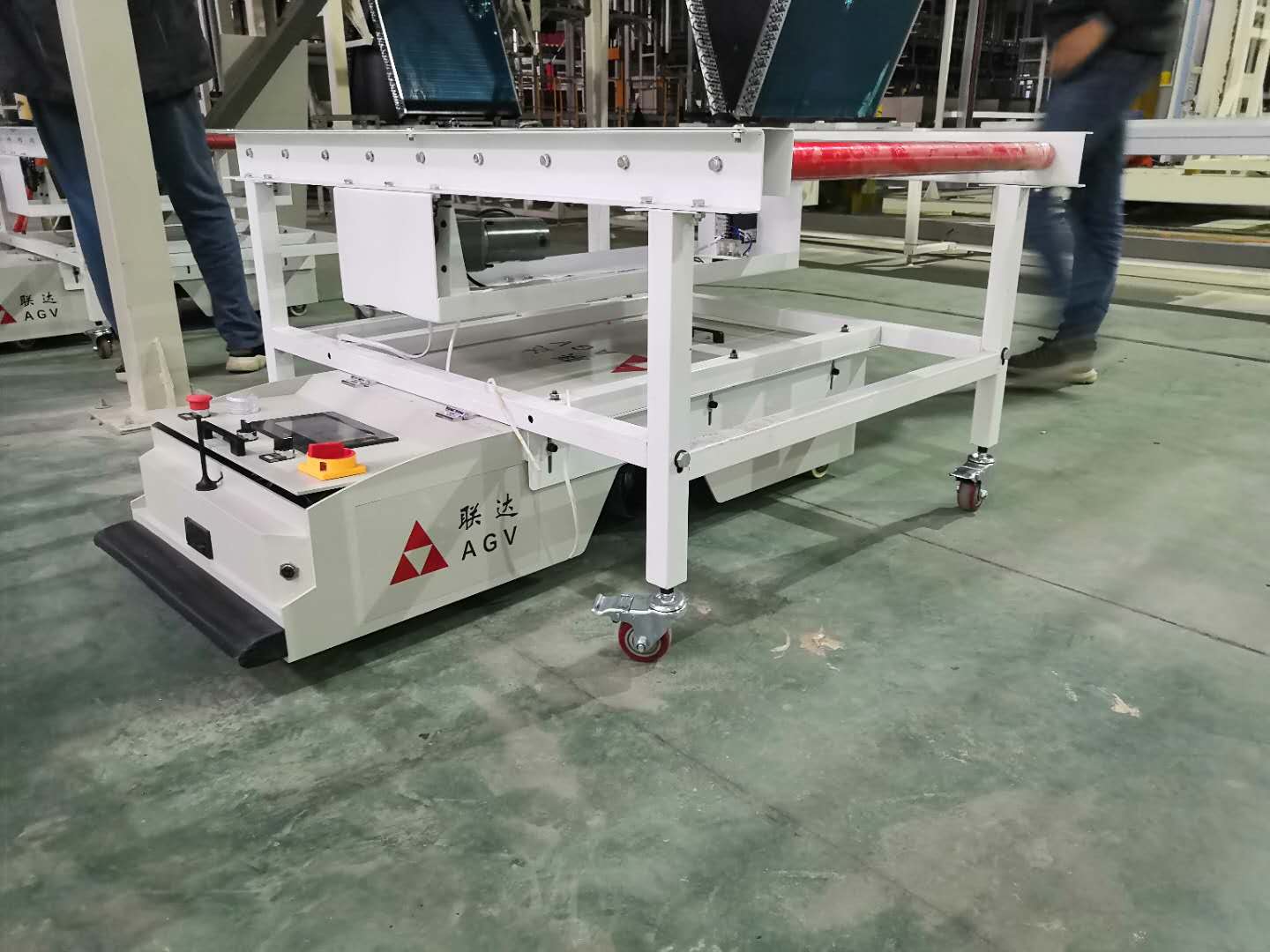 l联达潜伏滚筒转载型AGV