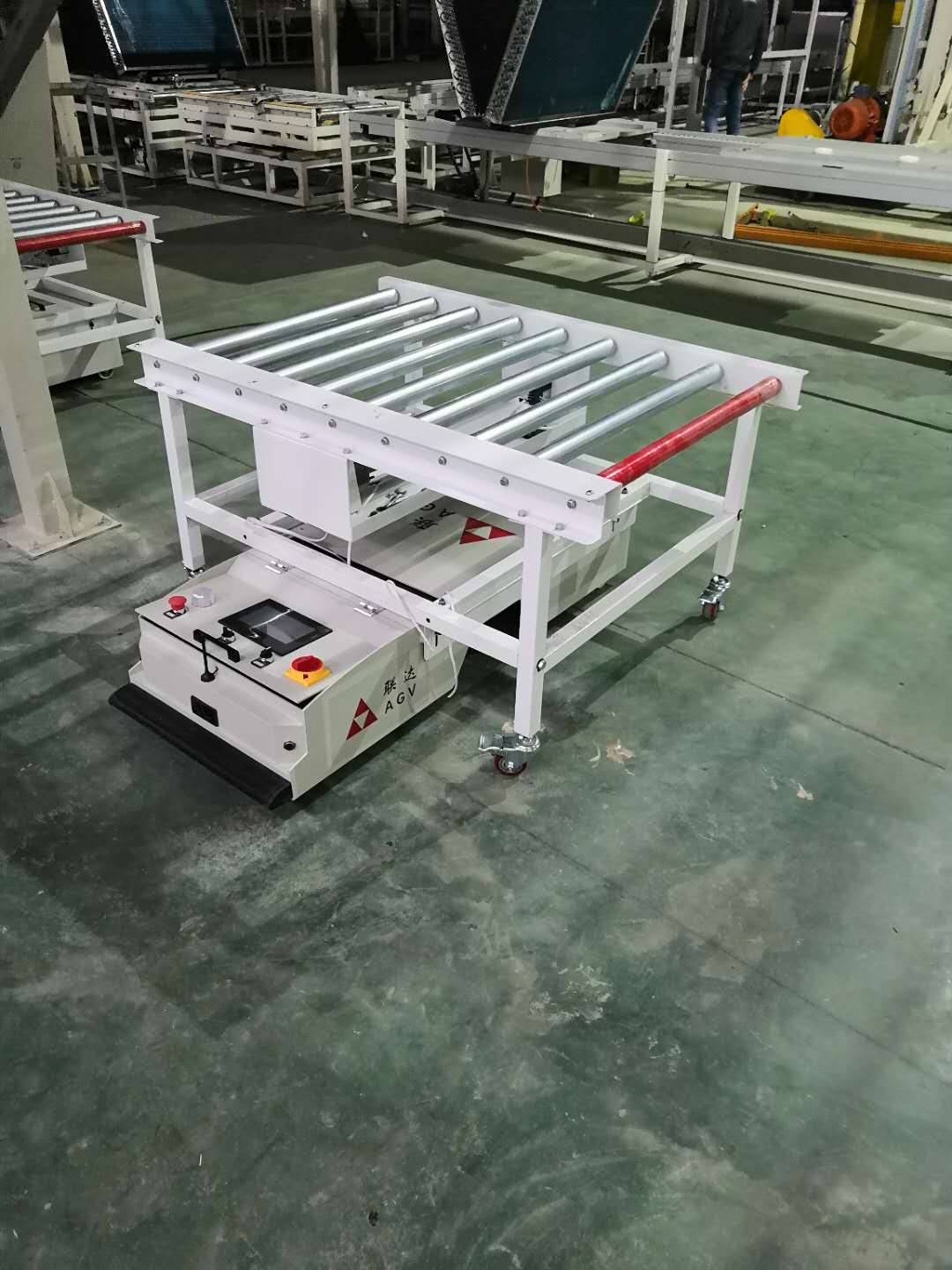 l联达潜伏滚筒转载型AGV